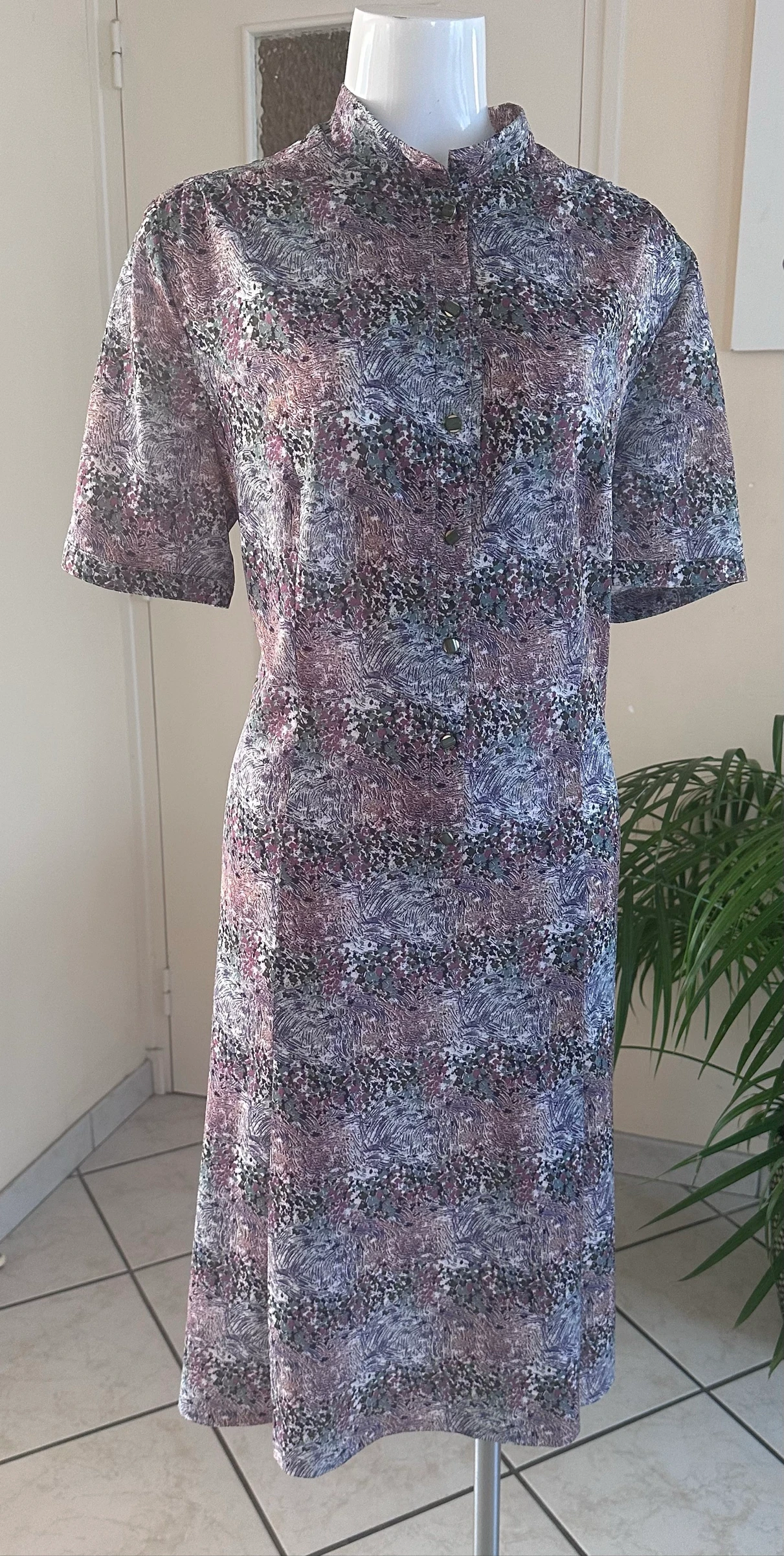 Robe Vintage Imprimée Verde e Roxa T42/44 – Botões de Bijuteria Verde e Dourado – photo 3